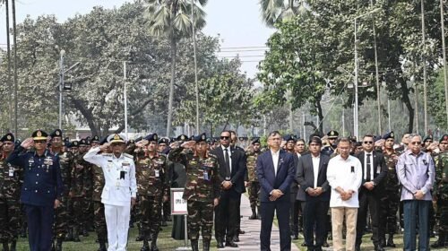 পিলখানায় শহীদ সেনাদের কবরস্থানে রাষ্ট্রপতি ও প্রধানমন্ত্রীর শ্রদ্ধা