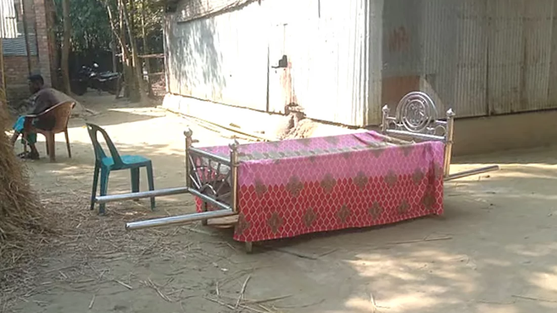সম্পত্তি নিয়ে বিরোধে ৩০ ঘণ্টা আটকে ছিল বাবার মরদেহ, সমঝোতার পর দাফন
