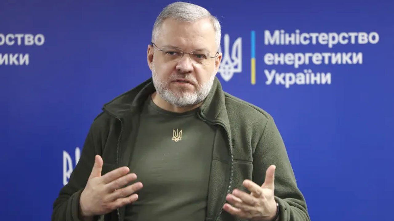 দেশ ছেড়ে পালানোর সময় গ্রেপ্তার ইউক্রেনের জ্বালানিমন্ত্রী