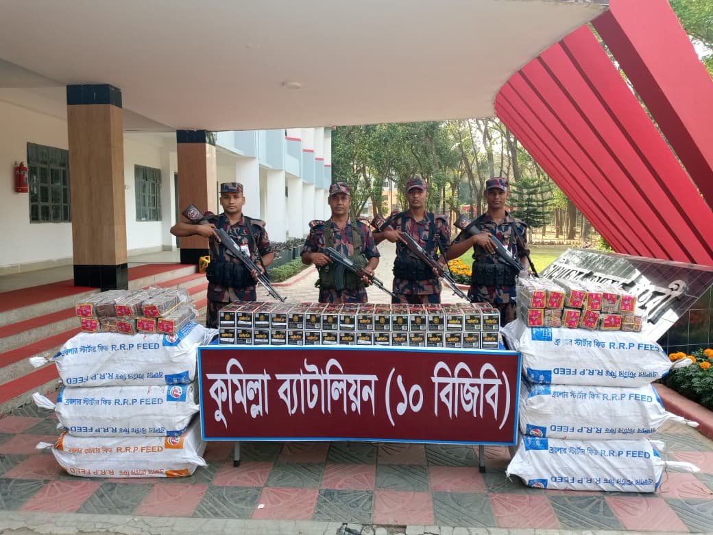 কুমিল্লায় বিজিবির অভিযানে সীমান্তে কোটি টাকার ভারতীয় মোবাইল ফোনের ডিসপ্লে জব্দ