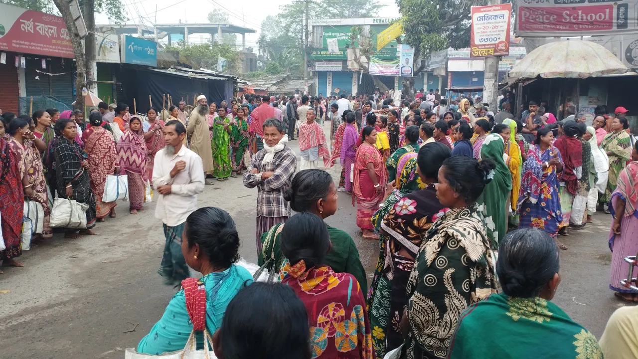 যেখানে ১৫০ টাকায় মেলে নারী শ্রমিক