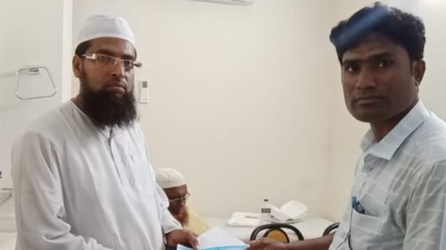 বরগুনা-১ আসনের এমপি’র হাতে কমিউনিটি প্যারামেডিকদের আবেদনপত্র হস্তান্তর