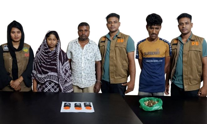রাজশাহীতে ডিবি পুলিশের অভিযানে নারীসহ ৩ মাদক ব্যবসায়ী গ্রেপ্তার